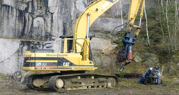 Zemní práce Děčín - výkopové práce, bagrování, úpravy terénu, demolice